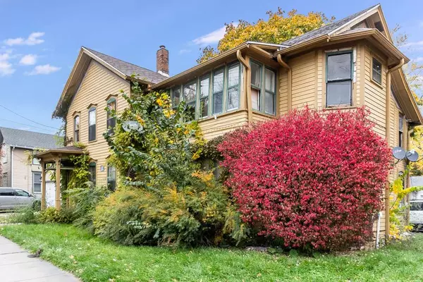 111 Blackhawk Avenue, Aurora, IL 60506