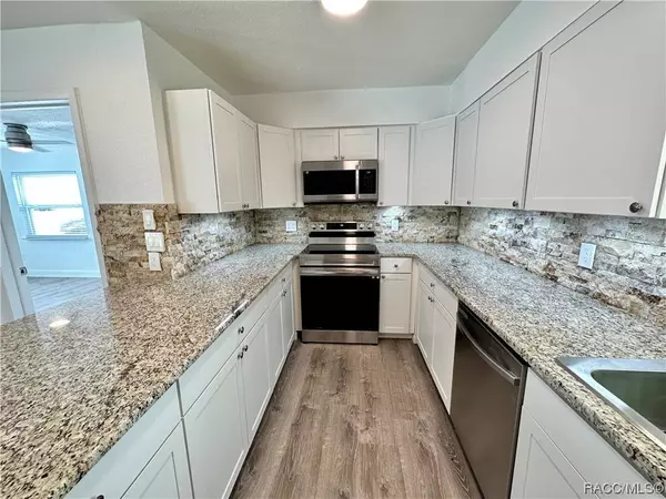 5 Beverly Hills BLVD, Beverly Hills, FL 34465