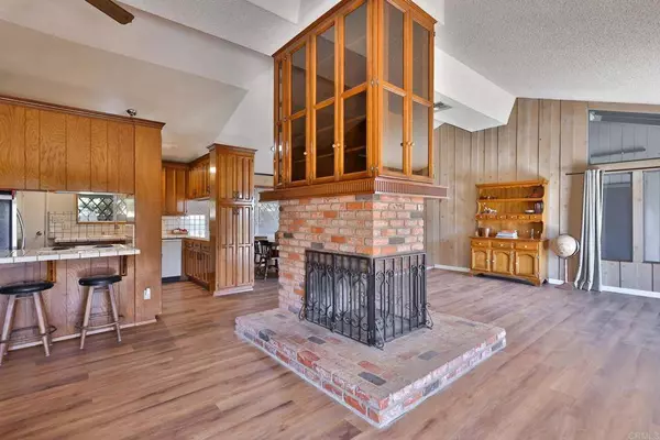 11450 Crazy Horse Dr, Lakeside, CA 92040