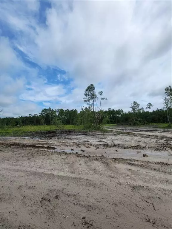 472749 MIDDLE Road, Hilliard, FL 32046