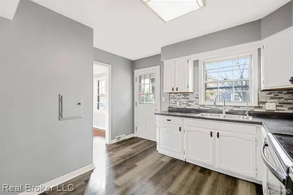 2501 E 2ND Street, Flint, MI 48503