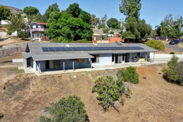 11450 Crazy Horse Dr, Lakeside, CA 92040