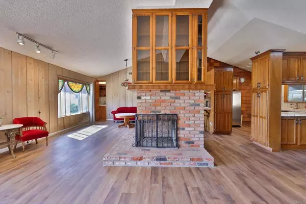 11450 Crazy Horse Dr, Lakeside, CA 92040