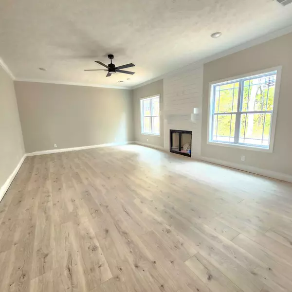 966 Alton Dr, Clarksville, TN 37043