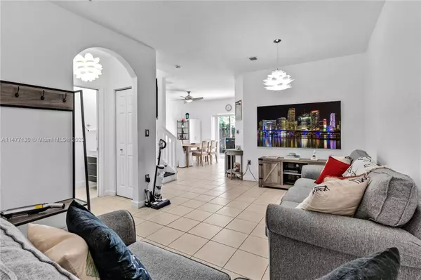 22180 SW 93rd Pl, Cutler Bay, FL 33190