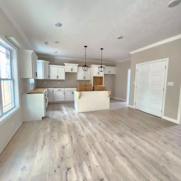 966 Alton Dr, Clarksville, TN 37043