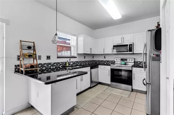 22180 SW 93rd Pl, Cutler Bay, FL 33190