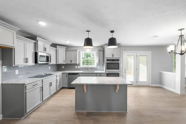 974 Alton Dr, Clarksville, TN 37043