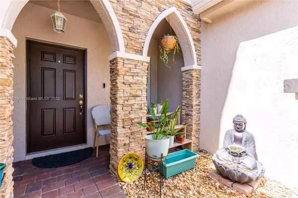 22180 SW 93rd Pl, Cutler Bay, FL 33190