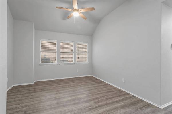 924 Starling Lane, Aubrey, TX 76227