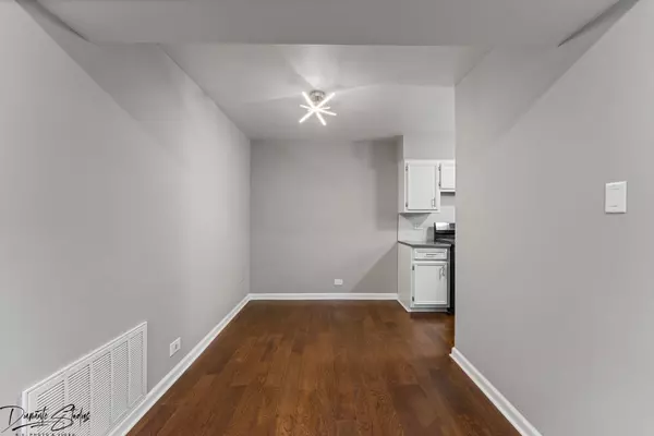 4909 W 109th Street #201, Oak Lawn, IL 60453