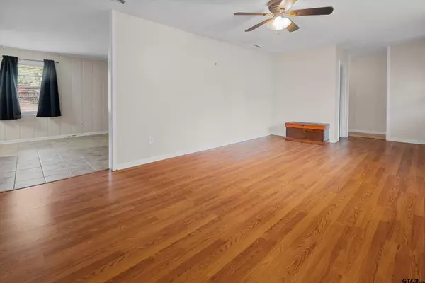 104 Westwood Dr, Troup, TX 75789