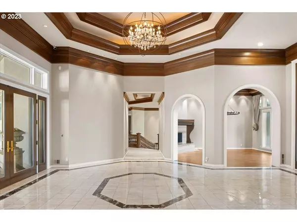 19525 SW JOHNSON RD, West Linn, OR 97068