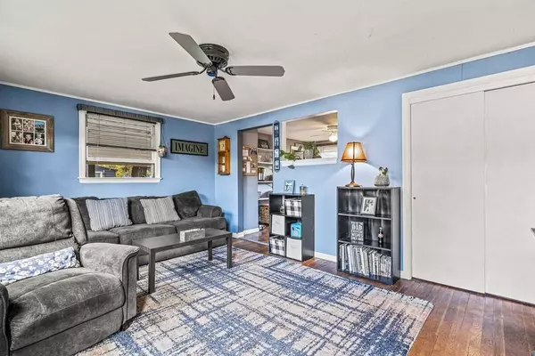 16 Charlotte Rd, Tewksbury, MA 01876