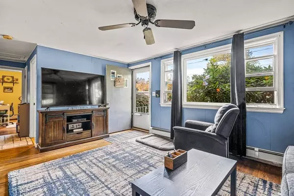 16 Charlotte Rd, Tewksbury, MA 01876