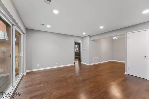 4909 W 109th Street #201, Oak Lawn, IL 60453