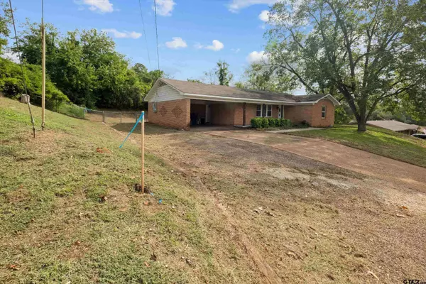 104 Westwood Dr, Troup, TX 75789