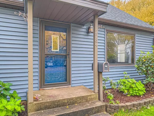 2734 4th AVE E, North Saint Paul, MN 55109