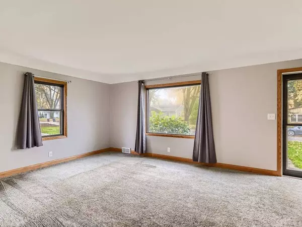 2734 4th AVE E, North Saint Paul, MN 55109