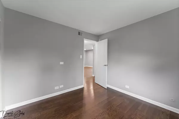 4909 W 109th Street #201, Oak Lawn, IL 60453