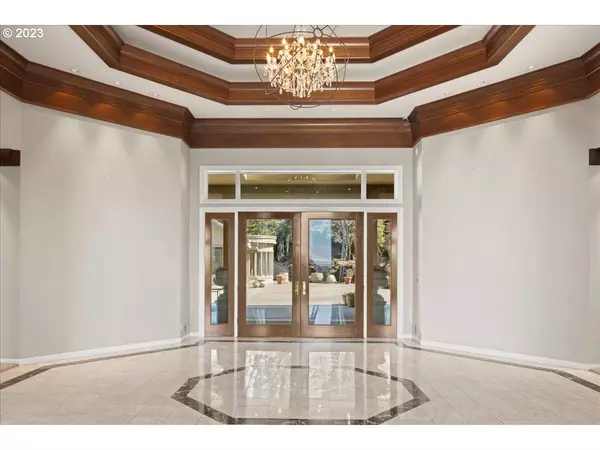 19525 SW JOHNSON RD, West Linn, OR 97068