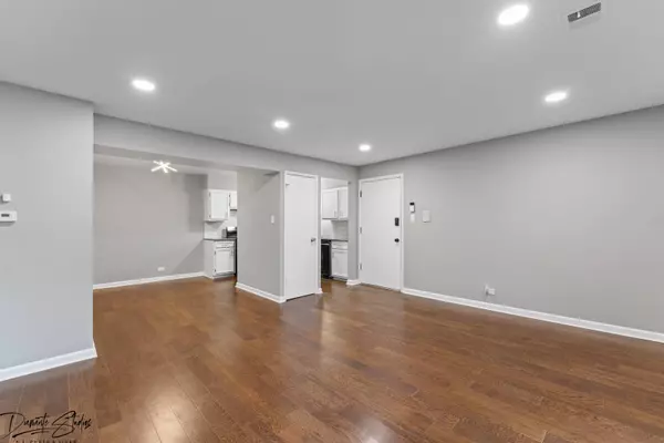 4909 W 109th Street #201, Oak Lawn, IL 60453