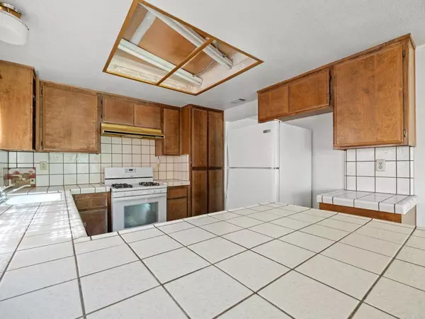 12945 Yellowstone Ave, Victorville, CA 92395