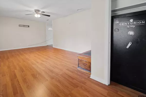 104 Westwood Dr, Troup, TX 75789