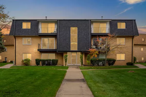 4909 W 109th Street #201, Oak Lawn, IL 60453