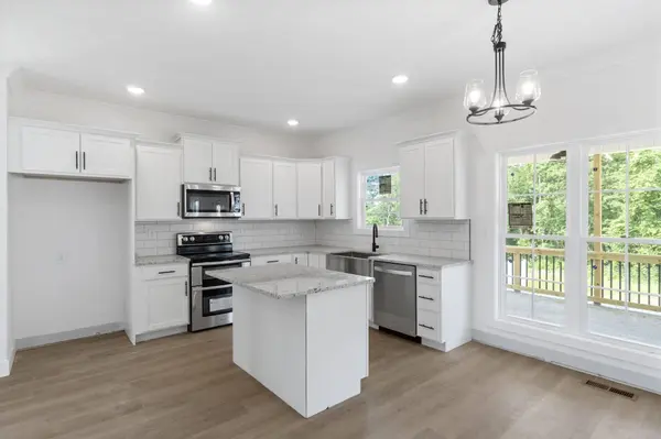 220 Sherlock Dr, Clarksville, TN 37043