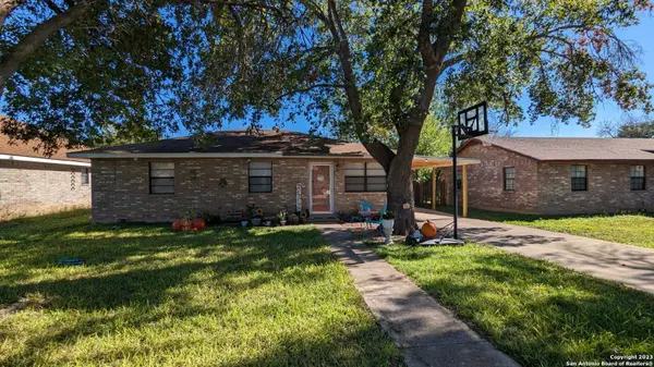 15 Rosebud Circle, Uvalde, TX 78801