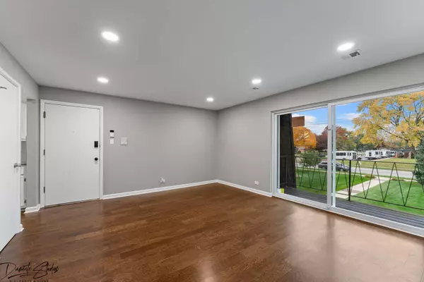 4909 W 109th Street #201, Oak Lawn, IL 60453