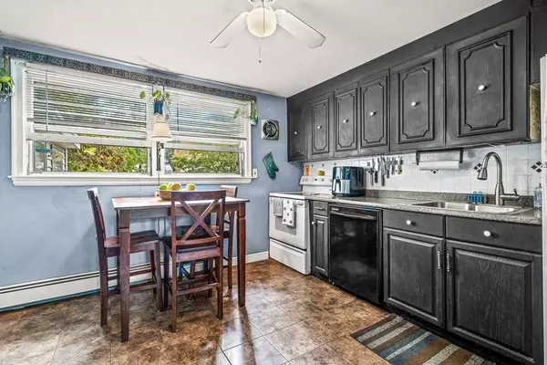 16 Charlotte Rd, Tewksbury, MA 01876