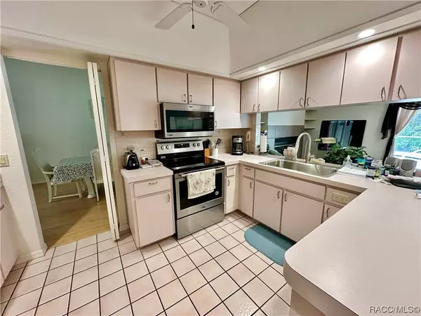 83 Oak Village BLVD, Homosassa, FL 34446