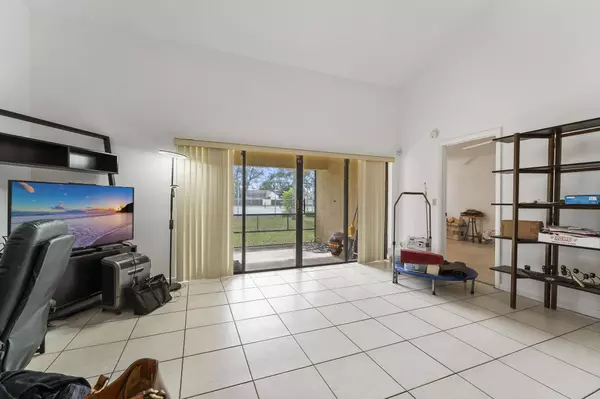 3504 Tamarack TRL, West Palm Beach, FL 33406