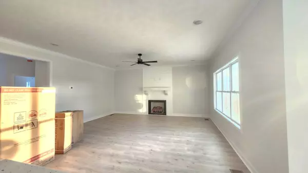 1734 Oak Forest Dr, Clarksville, TN 37043