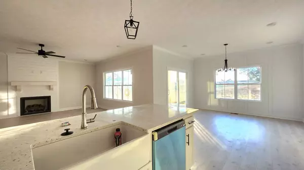 1734 Oak Forest Dr, Clarksville, TN 37043