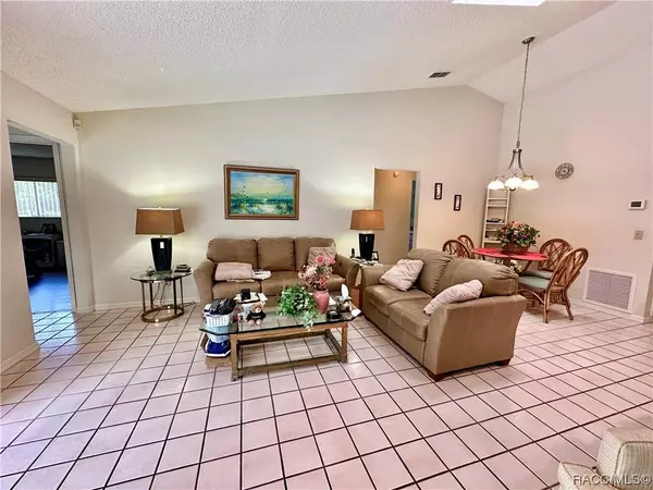 83 Oak Village BLVD, Homosassa, FL 34446