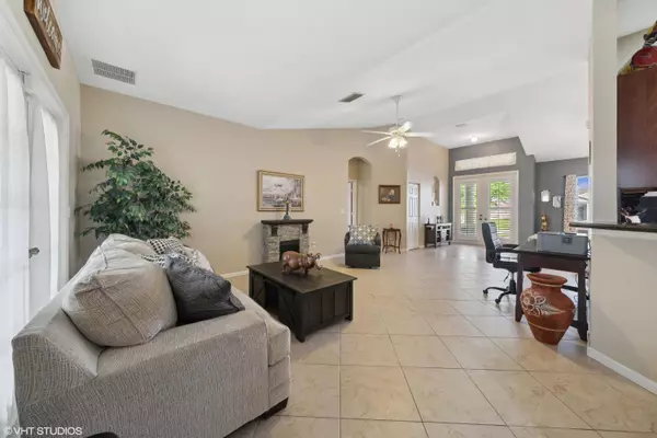 1732 SW Effland AVE, Port Saint Lucie, FL 34953