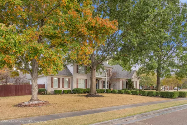 8972 RIVERWOOD FARMS PKY, Memphis, TN 38016