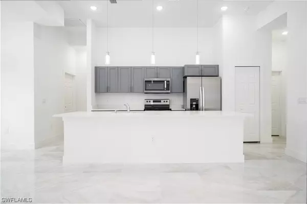 2604 25th ST SW, Lehigh Acres, FL 33976