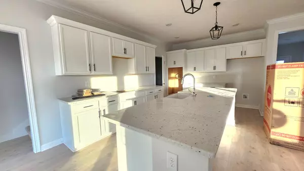 1734 Oak Forest Dr, Clarksville, TN 37043