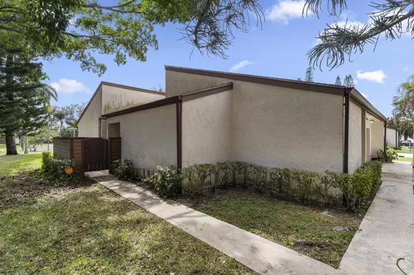 3504 Tamarack TRL, West Palm Beach, FL 33406