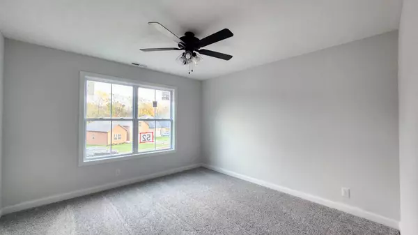 1734 Oak Forest Dr, Clarksville, TN 37043