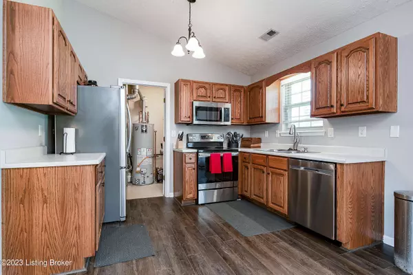 1302 Field Stone Dr, Jeffersonville, IN 47130