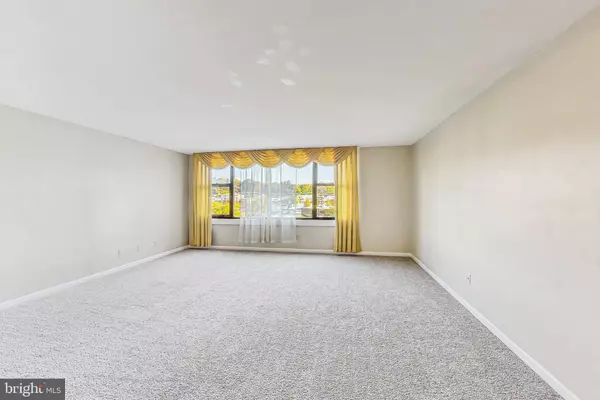 4600 DUKE ST #723, Alexandria, VA 22304