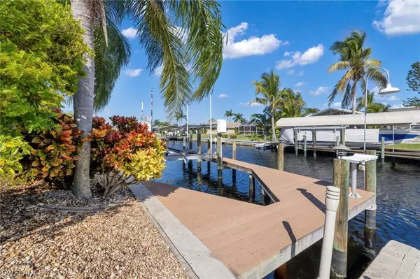 2027 Cornwallis Pkwy, Cape Coral, FL 33904