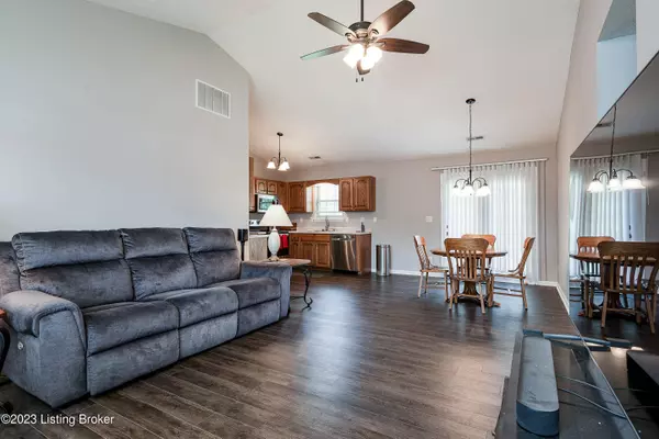 1302 Field Stone Dr, Jeffersonville, IN 47130