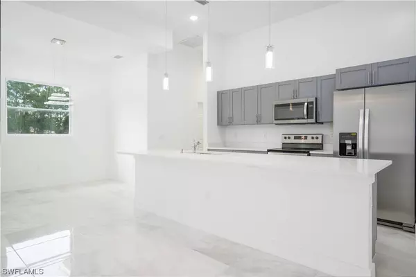 2604 25th ST SW, Lehigh Acres, FL 33976