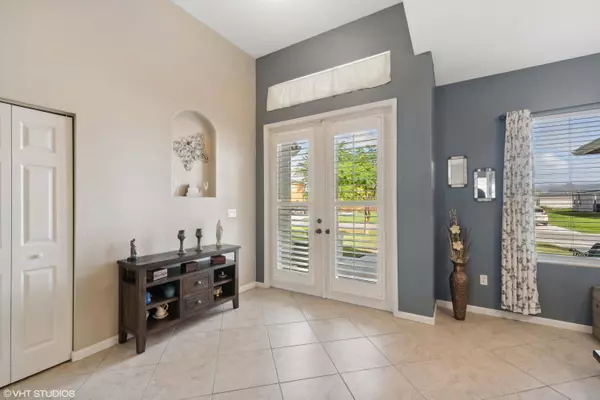 1732 SW Effland AVE, Port Saint Lucie, FL 34953